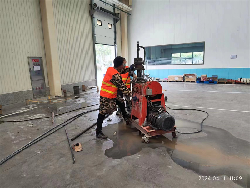 翰林镇厂房地面下沉塌陷注浆加固施工